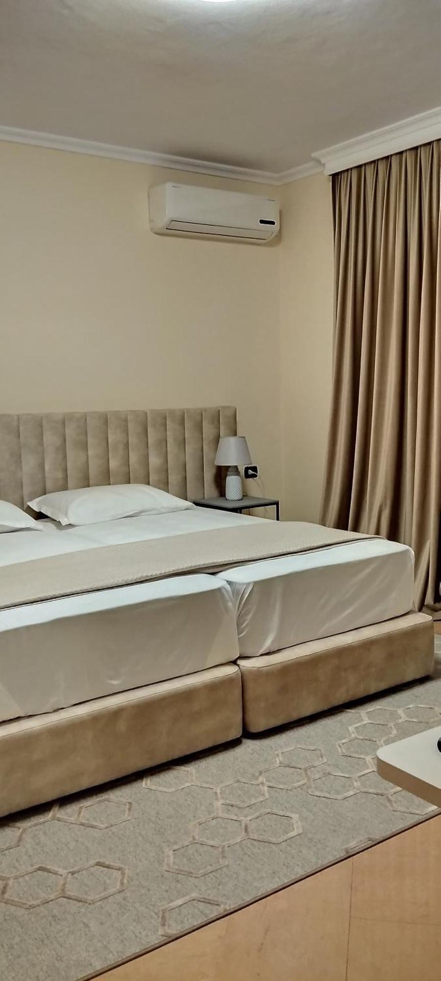 Villa Chaplin 地拉那 外观 照片